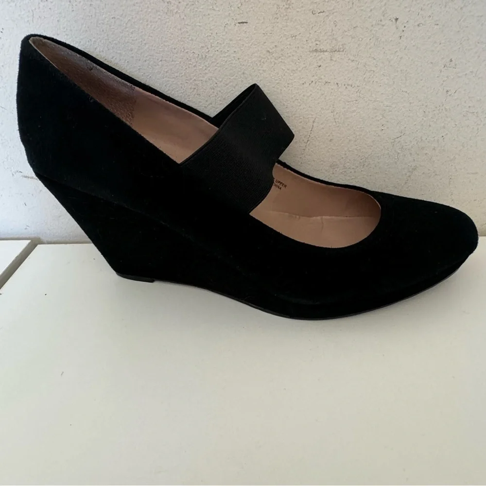Tahari Debbie Black Suede Mary Jane Strap Platform Heels Pumps Size 10